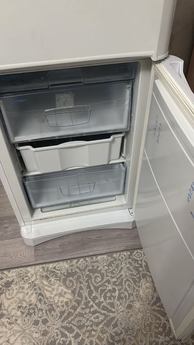 Продается холодильник Indezit