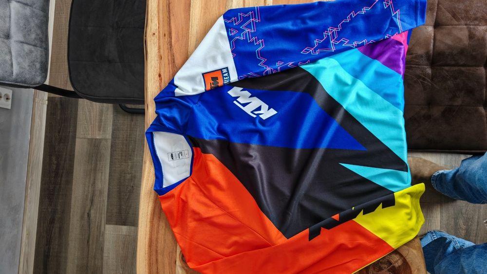 Vând tricou Red Bull -KTM