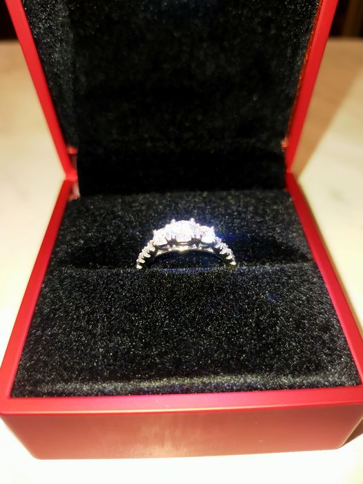 Кольцо золотое 750 проба с бриллиантами