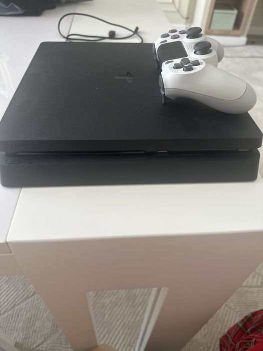 Playstation 4 slim