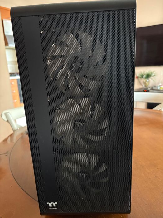 Пълен Гаранционен Gaming Setup Ryzen 7 5700X / RTX 4060 / 32GB / 180Hz + Razer периферия