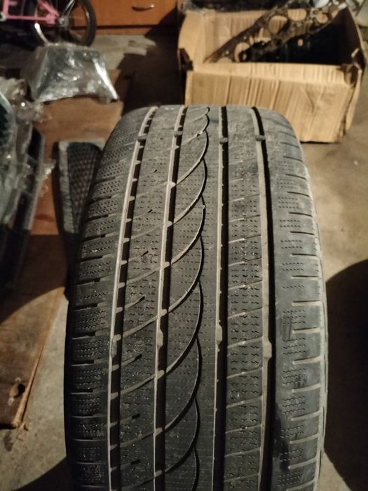 Продам Шины  б/у .R17.235/55