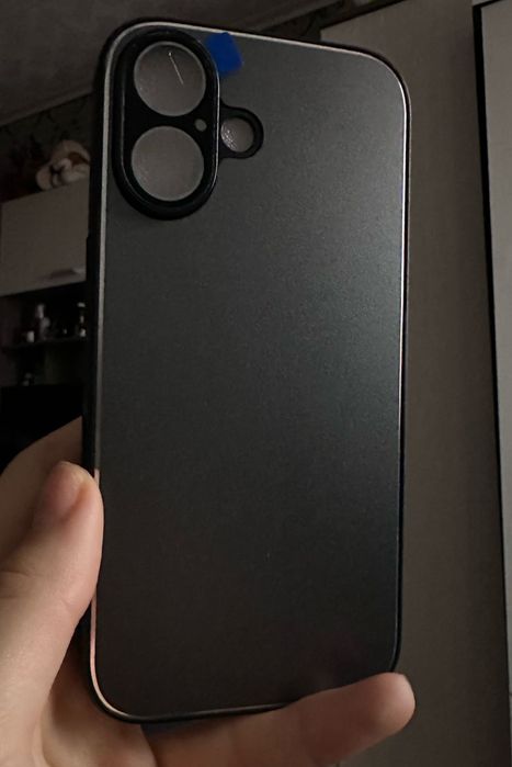 Продам чехол на iPhone 16