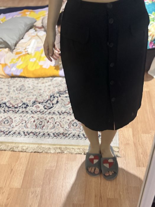 Продаю черную юбку(париж)