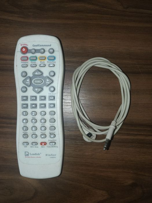Vând telecomanda Leadtek WinFast cu cablu PC