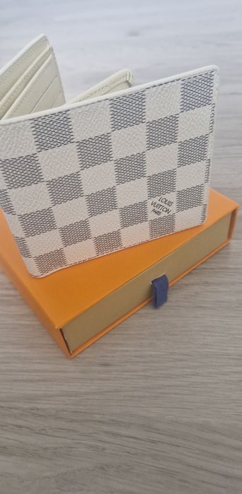 Vand portofele LV