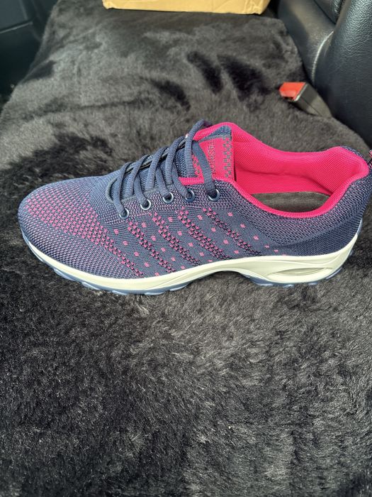 Кроссовки  новые