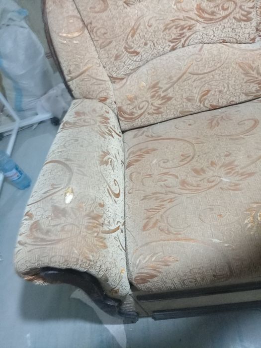 Отдам даром диван
