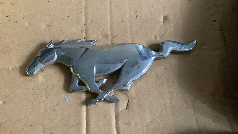 Emblema Ford mustang 2015 - 2023 sigla grila radiator bara fata