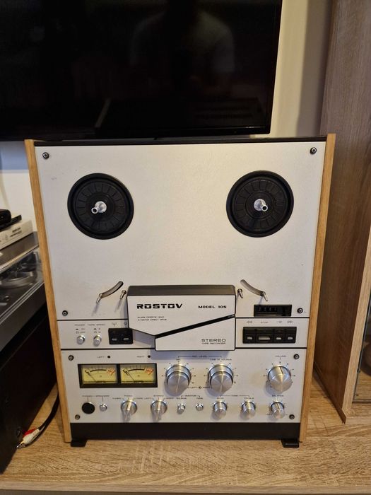 Vind un superb magnetofon Rostov105