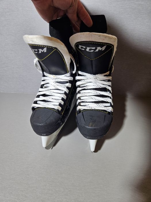 Patine hochei hockey 3001 CCM 9350, marime 37.5, lungime interioara 24cm.