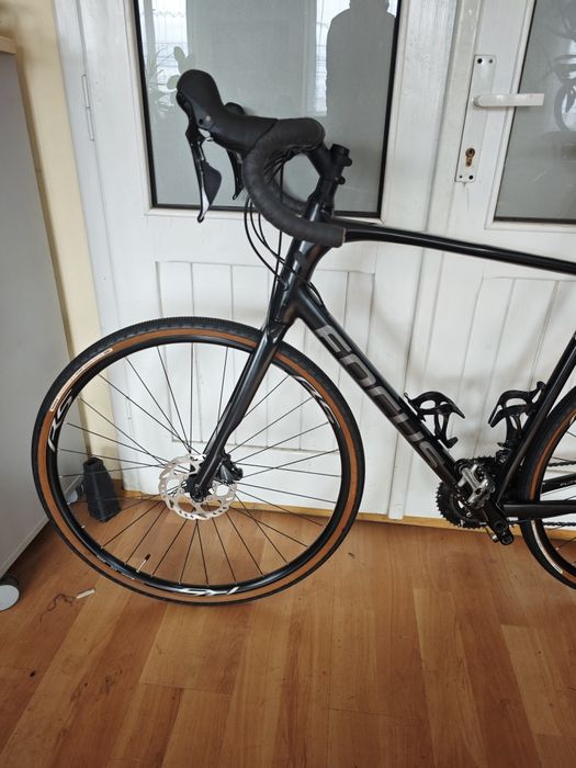 Bicicleta gravel Focus Paralane