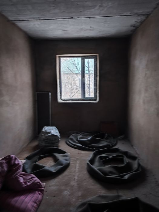 Продам шести комнатную дом