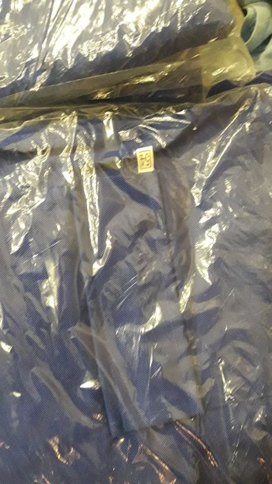 Продавам работни дрехи, чисто нови
