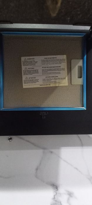 Продам вытяжку.Черная.