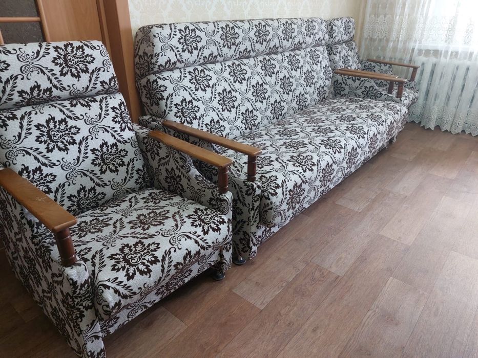 Продам Диван и 2 креслами