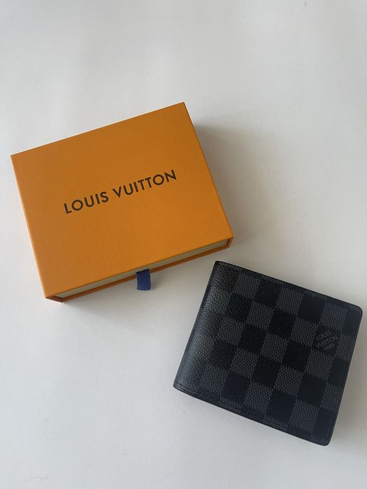 Portofel Lv - disponibil pe 2 modele