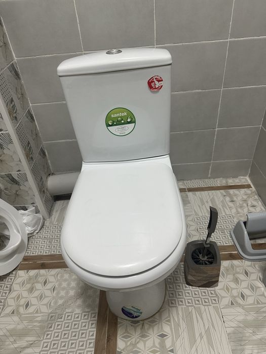 Унитаз в полном комплекте с бочком б/у в хорошем состоянии