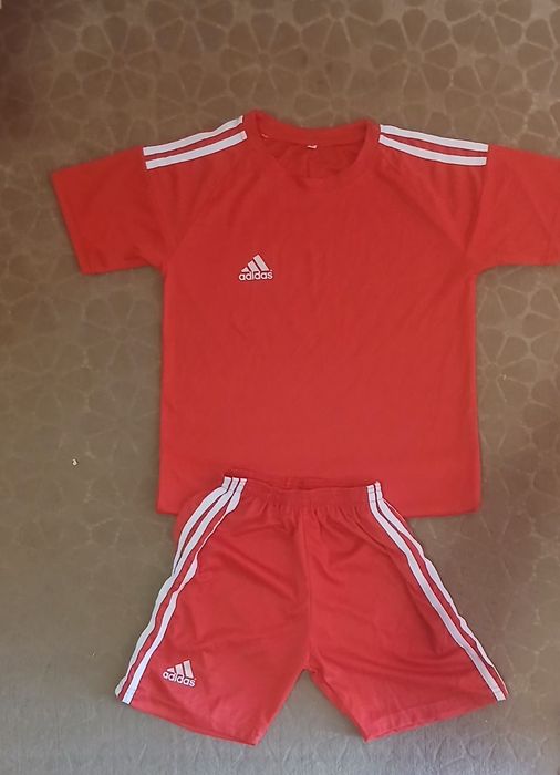 Yosh bolalar uchun futbol formalari