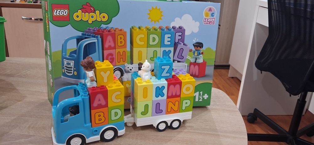 Lego Duplo Camionul cu litere