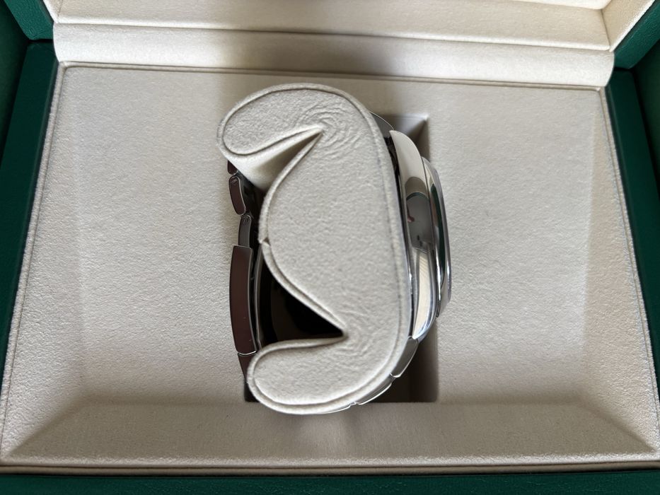 Ceas Rolex Oyster Perpetual Green 41mm, 2025, ca nou, full set