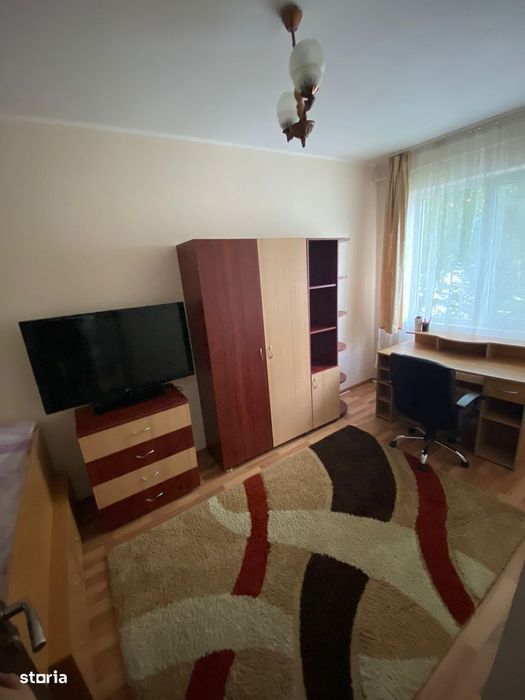 Apartament cu 3 camere semidecomandate, Centru