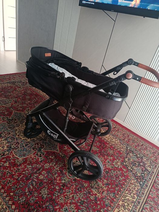 Срочно продам детскую коляску