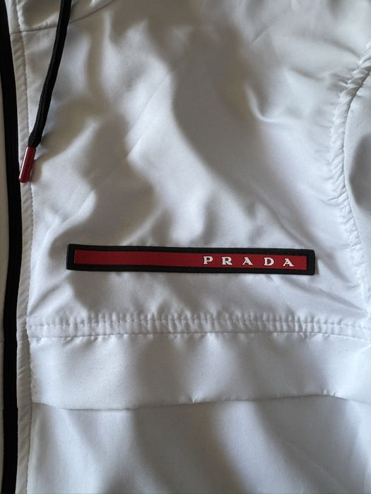 Бяла ветровка Prada