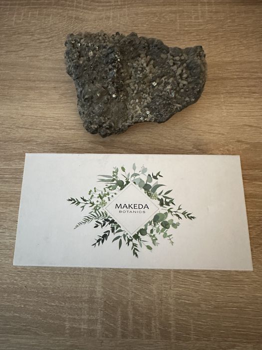 MAKEDA BOTANICS Двоен масажен ролер за лице РОЗОВ КВАРЦ