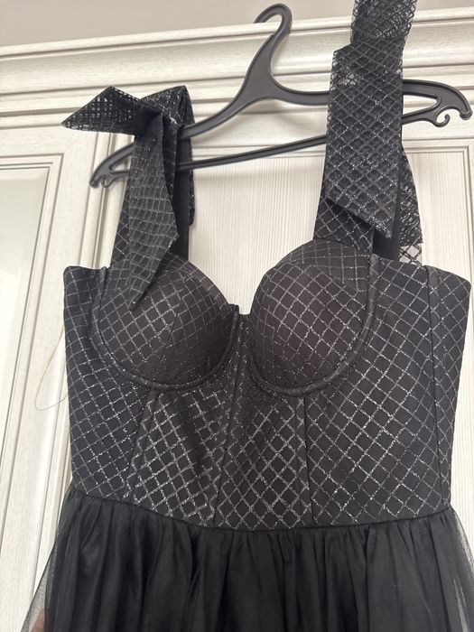 Черное праздничное платье