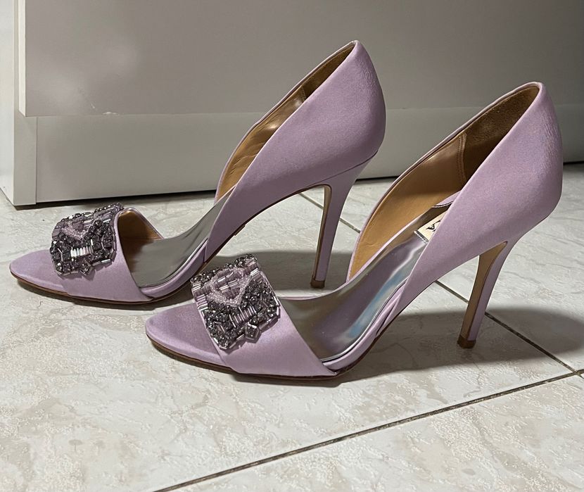 Badgley Mischka Alessandra лавандови сатенени токчета