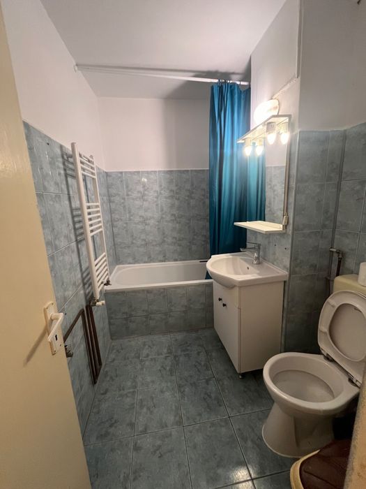 Inchiriez apartament 3 camere zona Soarelui