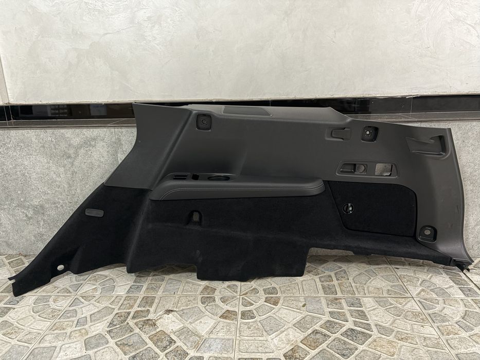 Mercedes Benz GLS Обшивка багажника (боковая панель багажного отсека)