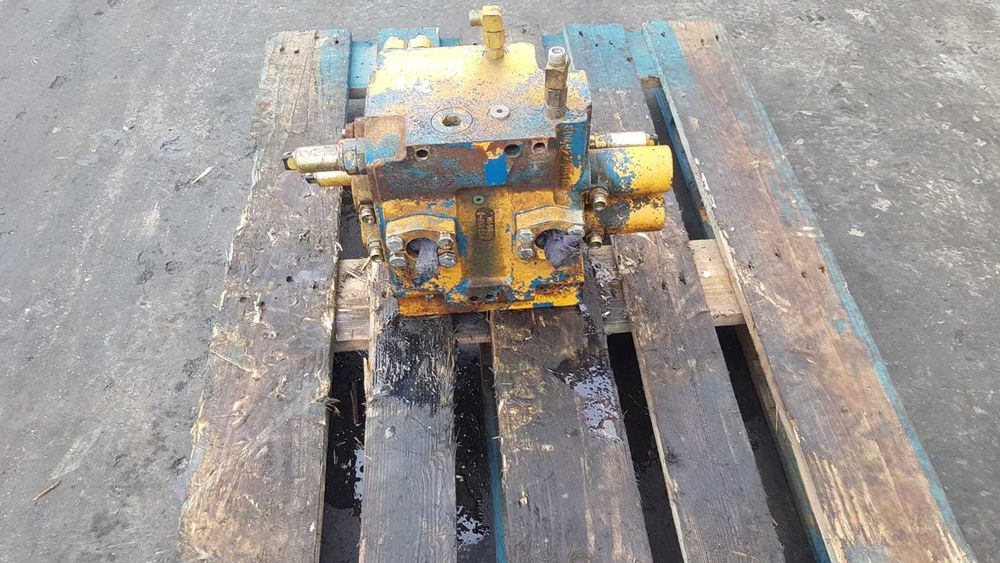 Distribuitor hidraulic buldozer Liebherr PR 712 , 722 , 732 , 742