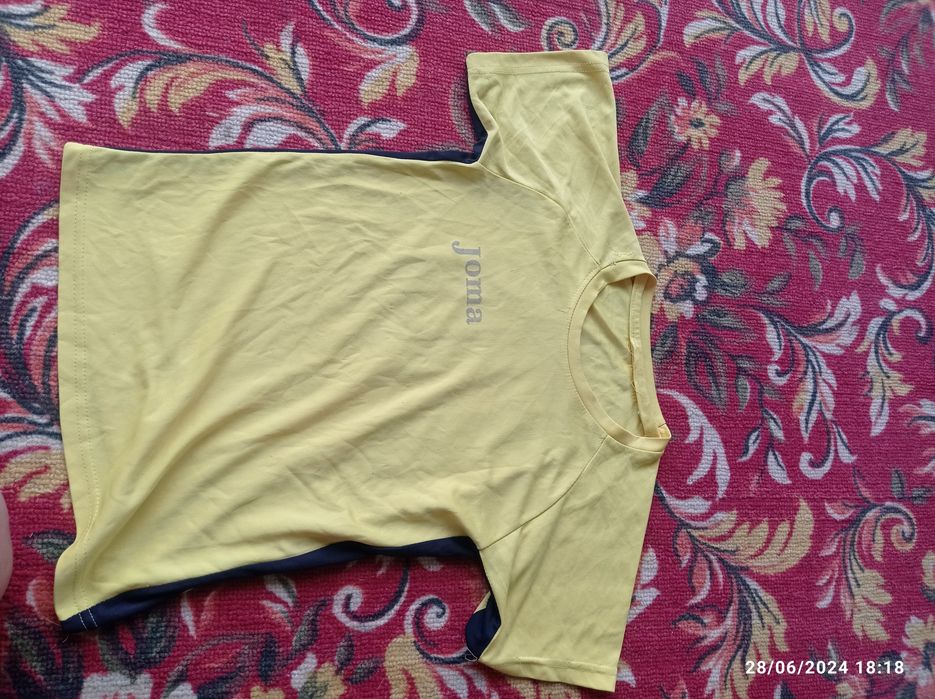 Futbolniy kiyim sotiladi