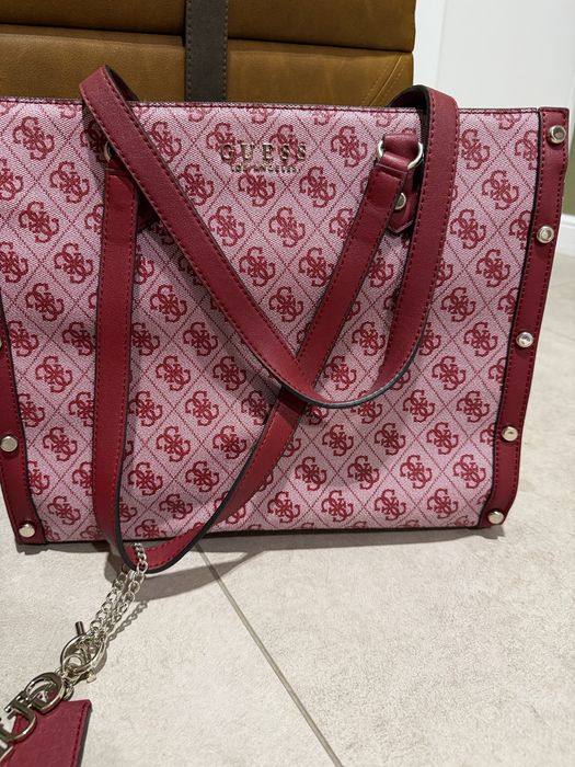 Червена чанта Guess