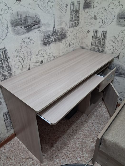 Срочно продам стол