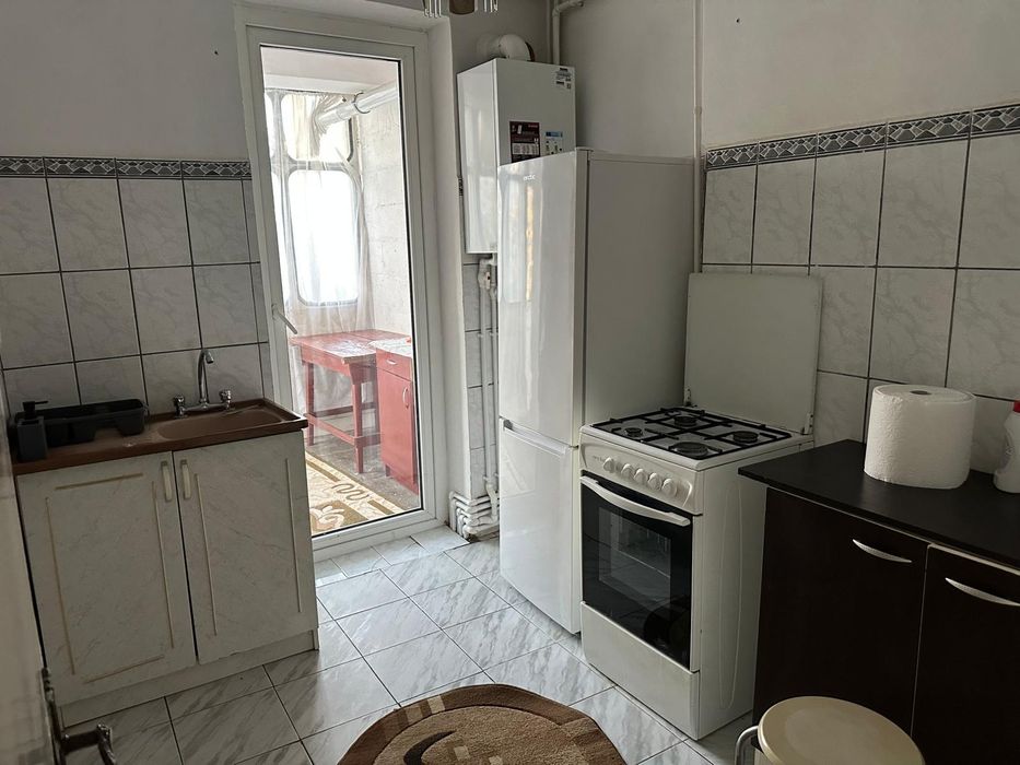 Inchiriez apartament zona policlinica