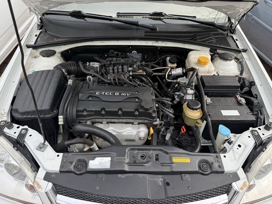 Lasetti AT 2013 yil 1,6 mator kraska tozza