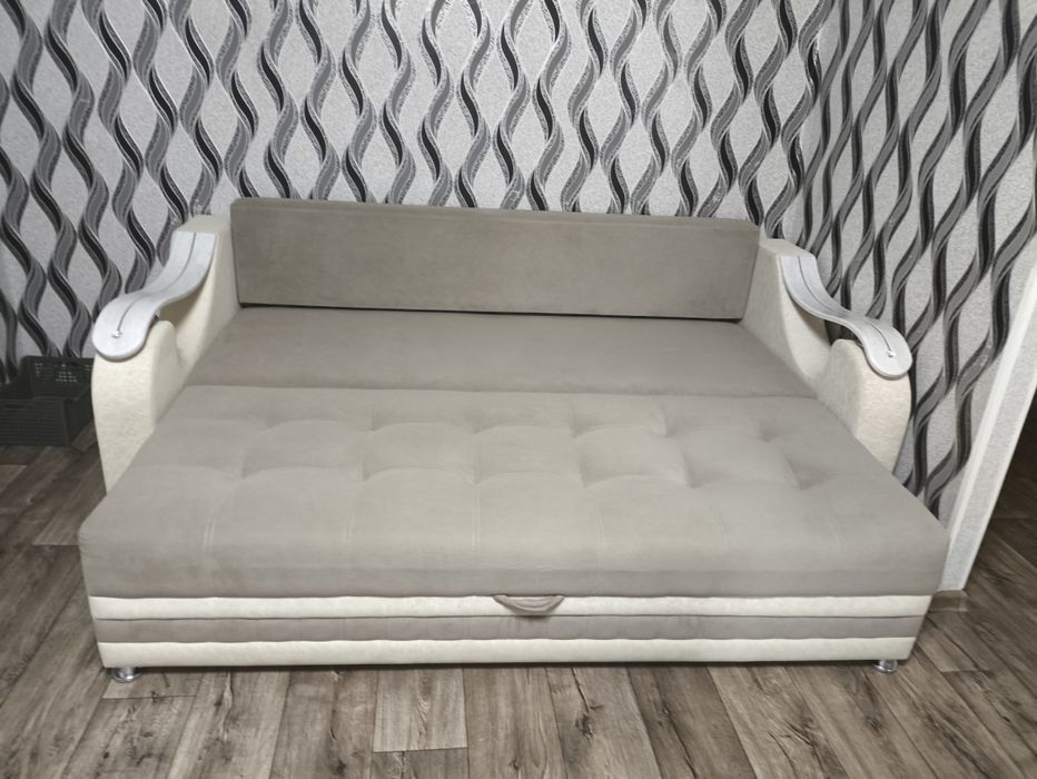 Продаю диван.  .