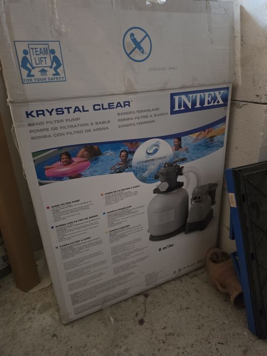 Vând piscină Bestway mare , 16', 4.8 m,