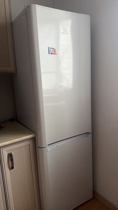 Холодильник indesit