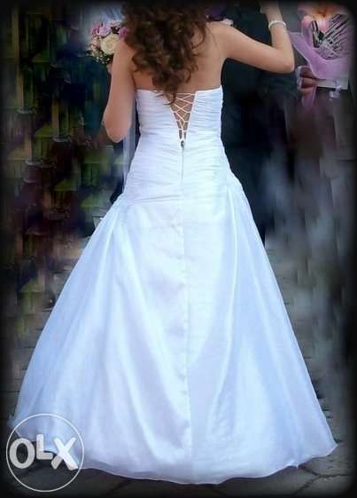 Сватбена рокля .