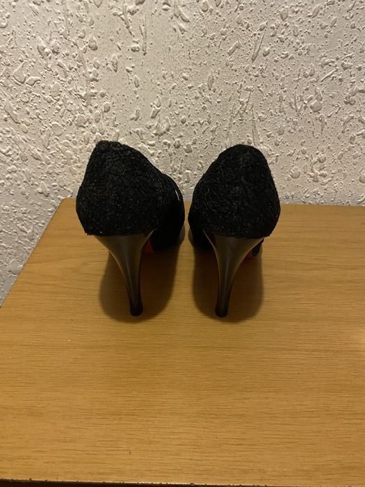 Дамски обувки с висок ток