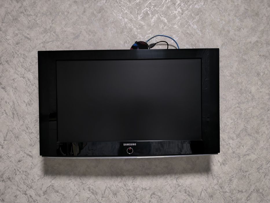 LCD телевизор 32" Samsung