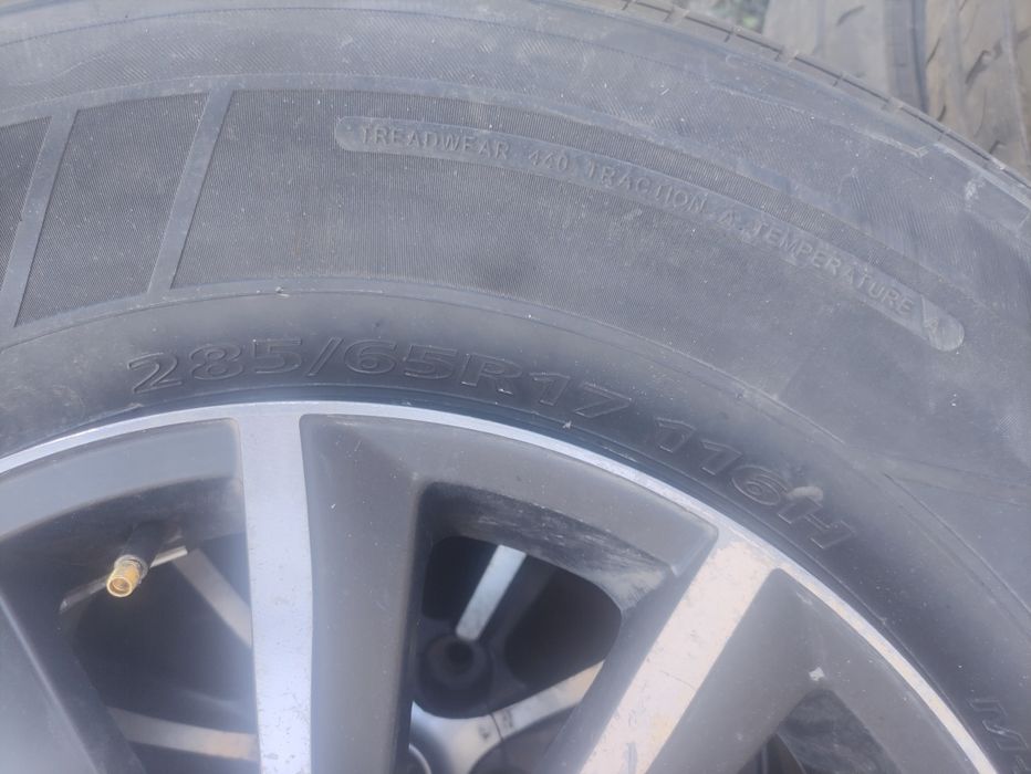 285/65/17 комплект резины с дисками