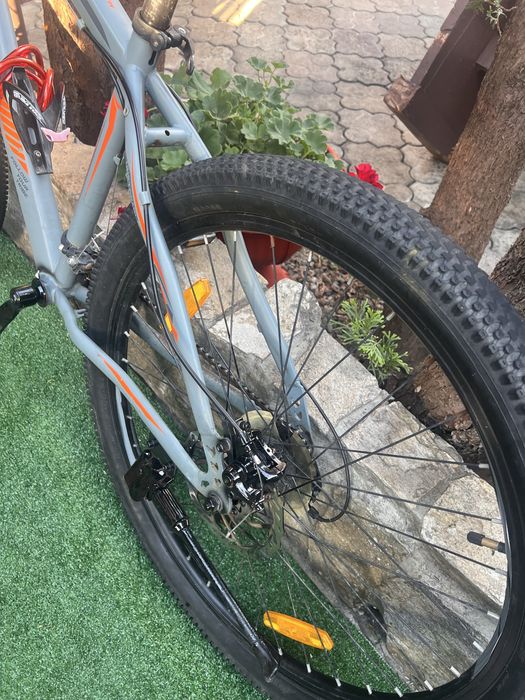 Vand bicicleta pret negociabil.