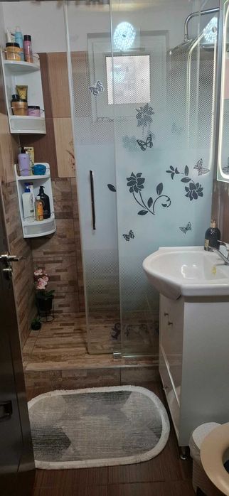 Vand apartament cu 3 camere