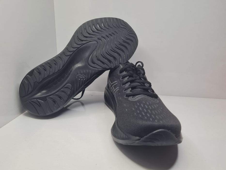 Маратонки Asics Gel Excite 10

Чисто нови с кутия. 

Размер 42 стелка