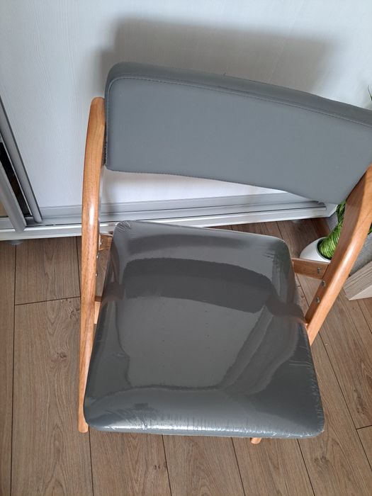 Продам 2 новых стула